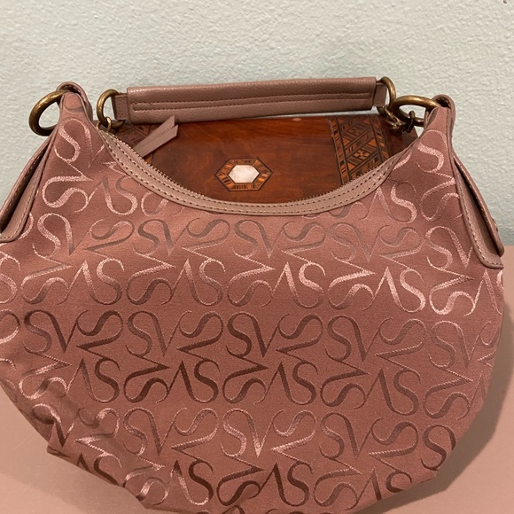 Vera Wang Signature Satchel - Picture 2 of 6